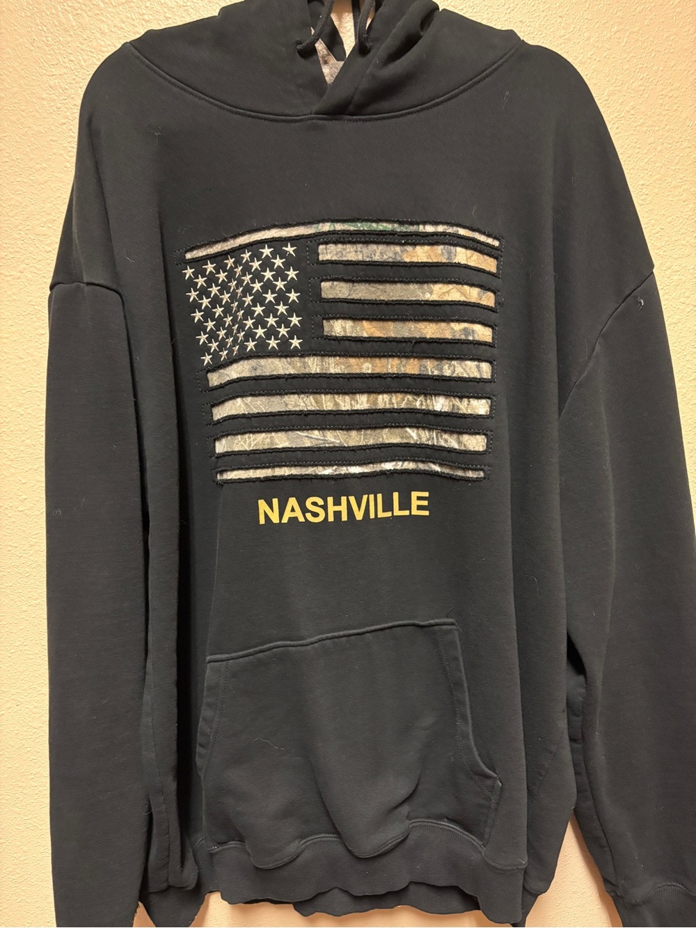 Nashville Graphic Crewneck Hoodie in Black